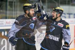 DEL - Eishockey - ERC Ingolstadt - EHC Red Bull München - Saison 2016/2017 - Der 2:2 Ausgleichstreffer von Petr Pohl (#33 ERCI) - Jubel - David Elsner (#61 ERCI) - Foto: Meyer Jürgen