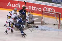 DEL - Eishockey - ERC Ingolstadt - Eisbären Berlin - Saison 2016/2017 - Danny Irmen (#19 ERCI) mit dem 7:1 Führungstreffer - jubel - Marvin Cüpper (Torwart #39 Berlin) - Foto: Meyer Jürgen