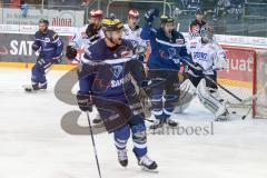 DEL - Eishockey - ERC Ingolstadt - Schwenninger Wild Wings - Saison 2016/2017 - Petr Taticek (#17 ERCI) Jubelt beim 1:0 Führungstreffer von Thomas Greilinger (#39 ERCI) - Jubel - Foto: Meyer Jürgen