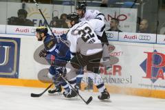 DEL - Eishockey - ERC Ingolstadt - Nürnberg Ice Tigers - Saison 2016/2017 - Thomas Oppenheimer (#8 ERCI) - Oliver Mebus (#22 Nürnberg) - Foto: Meyer Jürgen