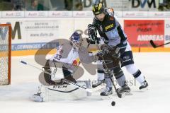 DEL - Eishockey - ERC Ingolstadt - EHC Red Bull München - Saison 2016/2017 - Jean-Francois Jacques (#44 ERCI) scheitert an Danny Aus den Birken Torwart(#33 München) -  - Foto: Meyer Jürgen