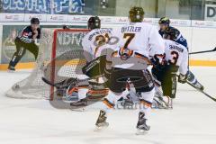 DEL - Eishockey - ERC Ingolstadt - Grizzlys Wolfsburg - Saison 2016/2017 - Der 1:1 Ausgleichstreffer von Petr Taticek (#17 ERCI) - Höhenleitner Christoph (#21 Wolfsburg) - Dotzler Alexander (#7 Wolfsburg) - Foto: Meyer Jürgen
