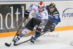 DEL - Eishockey - ERC Ingolstadt - Schwenninger Wild Wings - Saison 2016/2017 - Danny Irmen (#19 ERCI) - 55 Tim Bender (Schwenninger Wild Wings) - Foto: Meyer Jürgen