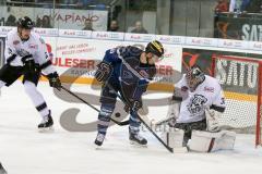 DEL - Eishockey - ERC Ingolstadt - Nürnberg Ice Tigers - Saison 2016/2017 - Darryl Boyce (#10 ERCI)  mit einer Torchance - Jochen Reimer Torwart(#32 Nürnberg) - Foto: Meyer Jürgen