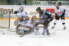 DEL - Eishockey - ERC Ingolstadt - EHC Red Bull München - Saison 2016/2017 - Jean-Francois Jacques (#44 ERCI) scheitert an Danny Aus den Birken Torwart(#33 München) -  - Foto: Meyer Jürgen