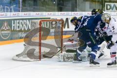 DEL - Eishockey - ERC Ingolstadt - Eisbären Berlin - Saison 2016/2017 - Thomas Oppenheimer (#8 ERCI) mit dem 2:0 Führungstreffer - jubel - Bruno Gervais (#3 Berlin) - - Petri Vehanen (Torwart #31 Berlin) - Foto: Meyer Jürgen
