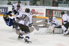 DEL - Eishockey - ERC Ingolstadt - Nürnberg Ice Tigers - Saison 2016/2017 - Danny Irmen (#19 ERCI) mit einem Schuss auf das Tor - Puck unter linken Schoner von Jochen Reimer Torwart(#32 Nürnberg) - Foto: Meyer Jürgen