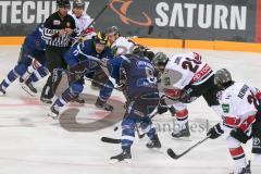 DEL - Eishockey - ERC Ingolstadt - Kölner Haie - Saison 2016/2017 - Petr Taticek (#17 ERCI) - Thomas Oppenheimer (#8 ERCI) - Ryan Jones (#28 Köln) - Foto: Meyer Jürgen