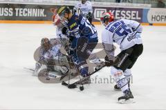 DEL - Eishockey - ERC Ingolstadt - Schwenninger Wild Wings - Saison 2016/2017 - Martin Buchwieser (#16 ERCI) - 35 Joseph MacDonald (Torhueter Schwenninger Wild Wings) - 55 Tim Bender (Schwenninger Wild Wings) - Foto: Meyer Jürgen