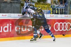DEL - Eishockey - ERC Ingolstadt - Grizzlys Wolfsburg - Saison 2016/2017 - Jean-Francois Jacques (#44 ERCI) - Sharrow James (#3 Wolfsburg) - Foto: Meyer Jürgen