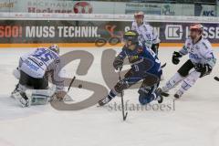 DEL - Eishockey - ERC Ingolstadt - Schwenninger Wild Wings - Saison 2016/2017 - Brandon Buck (#9 ERCI) mit einer Torchance - 35 Joseph MacDonald (Torhueter Schwenninger Wild Wings) - Foto: Meyer Jürgen