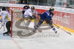 DEL - Eishockey - ERC Ingolstadt - Krefeld Pinguine - Saison 2016/2017 - Thomas Greilinger (#39 ERCI) - 
k34# - Patrick Galbraith Torwart (#31 Krefeld) - Foto: Meyer Jürgen