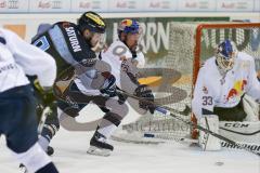 DEL - Eishockey - ERC Ingolstadt - EHC Red Bull München - Saison 2016/2017 - Thomas Oppenheimer (#8 ERCI) scheitert an Danny Aus den Birken Torwart(#33 München) - Seidenberg Yannic (#36 München) - Foto: Meyer Jürgen