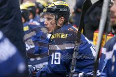 DEL - Eishockey - ERC Ingolstadt - Krefeld Pinguine - Saison 2016/2017 - Danny Irmen (#19 ERCI) auf der Spielerbank - Foto: Meyer Jürgen