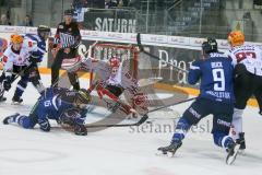 DEL - Eishockey - ERC Ingolstadt - Fischtown Pinguins - Saison 2016/2017 - John Laliberte (#15 ERCI) Jerry Kuhn (Torwart #35 Bremerhaven) - Brandon Buck (#9 ERCI) - Foto: Meyer Jürgen