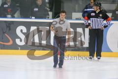 DEL - Eishockey - ERC Ingolstadt - Eisbären Berlin - Saison 2016/2017 - Tyler Bouck beim Anfangsbully -  Foto: Meyer Jürgen