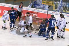 DEL - Eishockey - ERC Ingolstadt - Straubing Tigers - Saison 2016/2017 - Der 2:2  Ausggleichstreffer von Darryl Boyce (#10 ERCI)  - jubel - Climie Matthew Torwart (#33 Straubing) - Zalewski Steven (#15 Straubing) - Foto: Meyer Jürgen