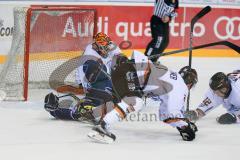 DEL - Eishockey - ERC Ingolstadt - Grizzlys Wolfsburg - Saison 2016/2017 - Brückmann Felix Torwart (#90 Wolfsburg) - John Laliberte (#15 ERCI) - Aubin Brent (#11 Wolfsburg) - Foto: Meyer Jürgen