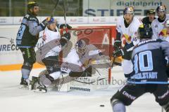 DEL - Eishockey - ERC Ingolstadt - EHC Red Bull München - Saison 2016/2017 - Danny Aus den Birken Torwart(#33 München) - Thomas Greilinger (#39 ERCI) - Darryl Boyce (#10 ERCI)  mit einem Schuss auf das Tor - Foto: Meyer Jürgen