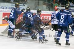 DEL - Eishockey - ERC Ingolstadt - Schwenninger Wild Wings - Saison 2016/2017 - Patrick Köppchen (#55 ERCI) - Thomas Oppenheimer (#8 ERCI) - 71 Jerome Samson (Schwenninger Wild Wings) - Foto: Meyer Jürgen