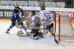 DEL - Eishockey - ERC Ingolstadt - Krefeld Pinguine - Saison 2016/2017 - Thomas Oppenheimer (#8 ERCI) - Patrick Galbraith Torwart (#31 Krefeld) - Kyle Sonnenburg (#34 Krefeld) - Foto: Meyer Jürgen