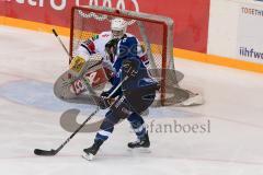 DEL - Eishockey - ERC Ingolstadt - Kölner Haie - Saison 2016/2017 - Thomas Oppenheimer (#8 ERCI) - Gustaf Wesslau Torwart (#29 Köln) - Foto: Meyer Jürgen