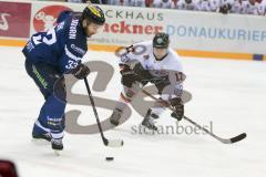 DEL - Eishockey - ERC Ingolstadt - Grizzlys Wolfsburg - Saison 2016/2017 - Petr Pohl (#33 ERCI) - Furchner Sebastian (#17 Wolfsburg) - Foto: Meyer Jürgen