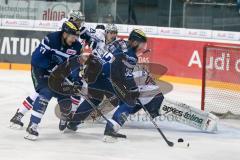 DEL - Eishockey - ERC Ingolstadt - Eisbären Berlin - Saison 2016/2017 - Benedikt Kohl (#34 ERCI) mit einer Torchance - Petri Vehanen (Torwart #31 Berlin) - Foto: Meyer Jürgen