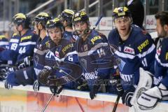 DEL - Eishockey - ERC Ingolstadt - Krefeld Pinguine - Saison 2016/2017 - Fabio Wagner (#5 ERCI) - Benedikt Schopper (#11 ERCI) - Christoph Kiefersauer (#21 ERCI) auf der Spielerbank - Dustin Friesen (#14 ERCI) - Foto: Meyer Jürgen