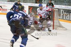 DEL - Eishockey - ERC Ingolstadt - Adler Mannheim - Saison 2016/2017 - Petr Pohl (#33 ERCI) - Endras Dennis Torwart (#44 Mannheim) - Kolarik Chad (#42 Mannheim) - Foto: Meyer Jürgen