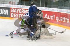 DEL - Eishockey - ERC Ingolstadt - Straubing Tigers - Saison 2016/2017 - Brandon Buck (#9 ERCI) mit einer Torchance - Pätzold Dimitri Torwart (#32 Straubing) - Foto: Meyer Jürgen