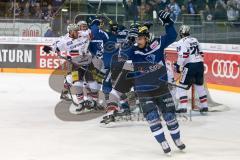 DEL - Eishockey - ERC Ingolstadt - Eisbären Berlin - Saison 2016/2017 - Brian Salcido (#22 ERCI) - Danny Irmen (#19 ERCI) mit dem 1:0 Führungstreffer - Jubel  - Petri Vehanen (Torwart #31 Berlin) - Foto: Meyer Jürgen