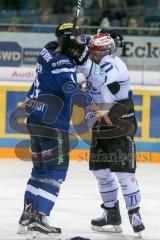 DEL - Eishockey - ERC Ingolstadt - Schwenninger Wild Wings - Saison 2016/2017 - Benedikt Schopper (#11 ERCI) -  71 Jerome Samson (Schwenninger Wild Wings) im Zweikampf - Boxkampf - Foto: Meyer Jürgen