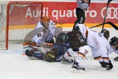 DEL - Eishockey - ERC Ingolstadt - Grizzlys Wolfsburg - Saison 2016/2017 - Brückmann Felix Torwart (#90 Wolfsburg) - John Laliberte (#15 ERCI) - Aubin Brent (#11 Wolfsburg) - Foto: Meyer Jürgen