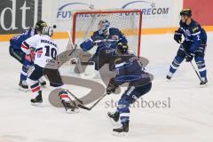DEL - Eishockey - ERC Ingolstadt - Eisbären Berlin - Saison 2016/2017 - Dustin Friesen (#14 ERCI) - Timo Pielmeier Torwart (#51 ERCI) -  Spencer Machacek (#10 Berlin) - Foto: Meyer Jürgen