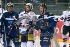 DEL - Eishockey - ERC Ingolstadt - Eisbären Berlin - Saison 2016/2017 - Danny Irmen (#19 ERCI) mit dem 1:0 Führungstreffer - Jubel  - Petri Vehanen (Torwart #31 Berlin) - Foto: Meyer Jürgen