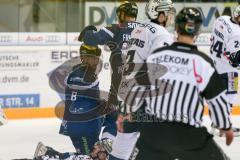 DEL - Eishockey - ERC Ingolstadt - Eisbären Berlin - Saison 2016/2017 - Thomas Oppenheimer (#8 ERCI) mit dem 2:0 Führungstreffer - jubel - Bruno Gervais (#3 Berlin) - - Petri Vehanen (Torwart #31 Berlin) - Foto: Meyer Jürgen