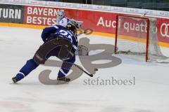 DEL - Eishockey - ERC Ingolstadt - Schwenninger Wild Wings - Saison 2016/2017 - Petr Pohl (#33 ERCI) schiesst das erste Tor in der Saison - 1:0 Führung - jubel - 34 Dustin Strahlmeier (Torhueter Schwenninger Wild Wings) - Foto: Meyer Jürgen