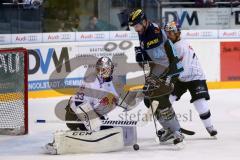 DEL - Eishockey - ERC Ingolstadt - Red Bull München - Jean-Francois Jacques (ERC 44) gefährlich vor dem Tor von Danny aus den Birken (33 RBM)