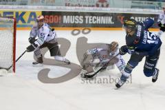 DEL - Eishockey - ERC Ingolstadt - Schwenninger Wild Wings - Saison 2016/2017 - John Laliberte (#15 ERCI) mit einer Torchance - 35 Joseph MacDonald (Torhueter Schwenninger Wild Wings) - Foto: Meyer Jürgen