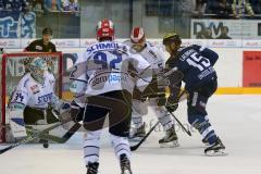 DEL - Eishockey - ERC Ingolstadt - Schwenninger Wild Wings - rechts John Laliberte (ERC 15) knapp am Tor, Torwart Dustin Strahlmeier wehrt ab