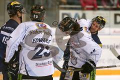 DEL - Eishockey - ERC Ingolstadt - Straubing Tigers - Saison 2016/2017 - Darryl Boyce (#10 ERCI)  mit Timmins Scott (#17 Straubing) im Zweikampf - Foto: Meyer Jürgen