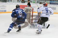 DEL - Eishockey - ERC Ingolstadt - Schwenninger Wild Wings - Saison 2016/2017 - Thomas Oppenheimer (#8 ERCI) - 35 Joseph MacDonald (Torhueter Schwenninger Wild Wings) - Foto: Meyer Jürgen