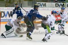 DEL - Eishockey - ERC Ingolstadt - Augsburger Panther - Saison 2016/2017 - Danny Irmen (#19 ERCI) im Zweikampf - Ben Meisner Torwart (#30 Augsburg) - Foto: Meyer Jürgen