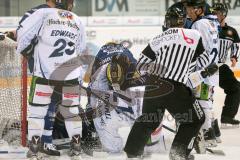 DEL - Eishockey - ERC Ingolstadt - Straubing Tigers - Saison 2016/2017 - Darryl Boyce (#10 ERCI)  mit Timmins Scott (#17 Straubing) im Zweikampf - Foto: Meyer Jürgen
