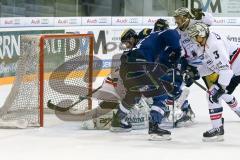 DEL - Eishockey - ERC Ingolstadt - Eisbären Berlin - Saison 2016/2017 - Thomas Oppenheimer (#8 ERCI) mit dem 2:0 Führungstreffer - jubel - Bruno Gervais (#3 Berlin) - - Petri Vehanen (Torwart #31 Berlin) - Foto: Meyer Jürgen