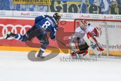 DEL - Eishockey - ERC Ingolstadt - Fischtown Pinguins - Saison 2016/2017 - Thomas Oppenheimer (#8 ERCI) beim Penalty schiessen -  Jerry Kuhn (Torwart #35 Bremerhaven)  - Foto: Meyer Jürgen