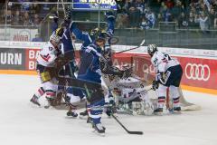 DEL - Eishockey - ERC Ingolstadt - Eisbären Berlin - Saison 2016/2017 - Brian Salcido (#22 ERCI) - Danny Irmen (#19 ERCI) mit dem 1:0 Führungstreffer - Jubel  - Petri Vehanen (Torwart #31 Berlin) - Foto: Meyer Jürgen