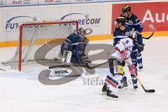DEL - Eishockey - ERC Ingolstadt - Eisbären Berlin - Saison 2016/2017 - Timo Pielmeier Torwart (#51 ERCI) bekommt das 0: von Andre Rankel (#24 Berlin) - Foto: Meyer Jürgen