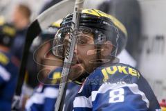 DEL - Eishockey - ERC Ingolstadt - Krefeld Pinguine - Saison 2016/2017 - Thomas Oppenheimer (#8 ERCI) auf der Spielerbank - Foto: Meyer Jürgen